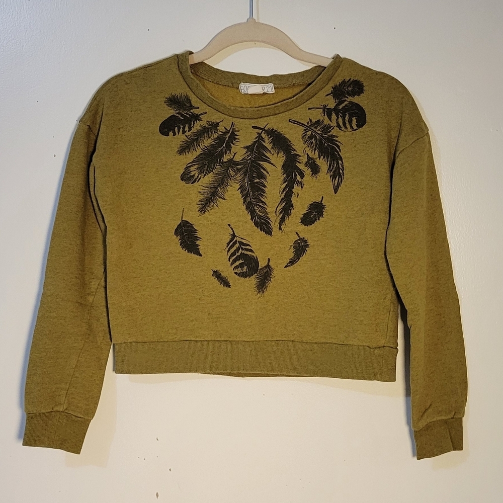 Vintage Forever 21 (Women's M) Olive Green Feather Print Cropped Sweatshirt